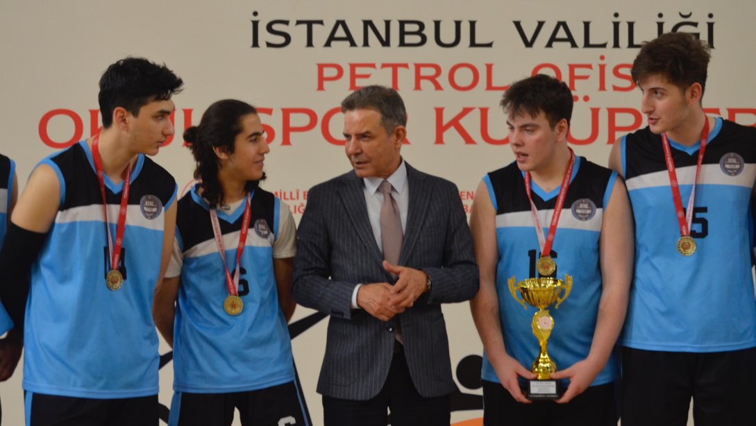 Okul Spor Kulüpleri Ligi Basketbol branşı Esenler İlçesi Finalleri ve Ödül Töreni Gerçekleştirildi.