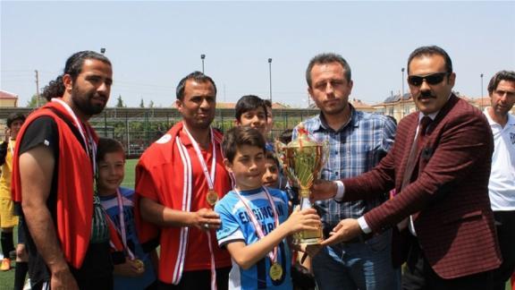 Engin Can Güre Ortaokulu Küçükler Futbol Yarı Final Müsabakalarında Türkiye Finaline kaldı
