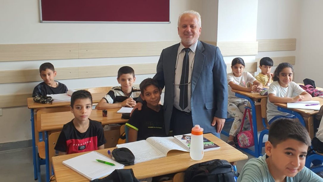 İlçe Millî Eğitim Müdürümüz Sayın Feyzullah SERT'in Süleyman Çetinsaya Ortaokulu'nu Ziyareti